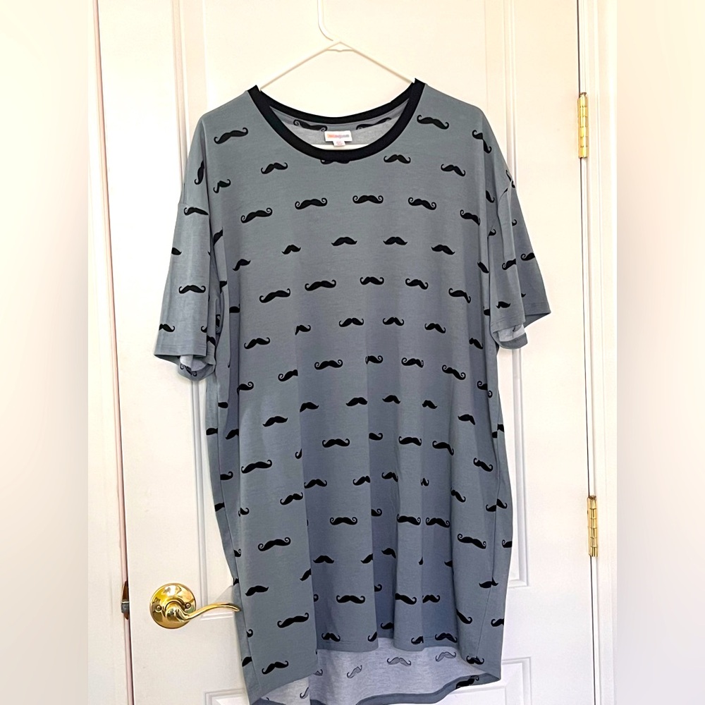 LuLaRoe Hudson unisex  Gray and Black Mustache Print Short Sleeve Tee 2xl